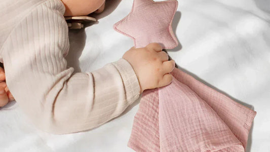 Doudou bébé étoile rose pour sommeil en douceur - La pouponnette