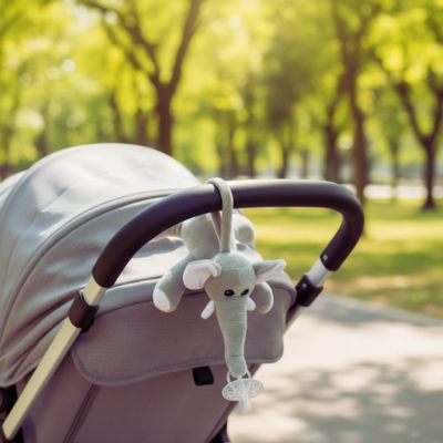 Attache tétine peluche Bébé Éléphant | Doudou Clip™ polyvalente