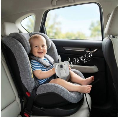 Bruits blancs nomades Koala | MachineÀSons™ – enfant assis dans l'auto, souriant en écoutant les sons