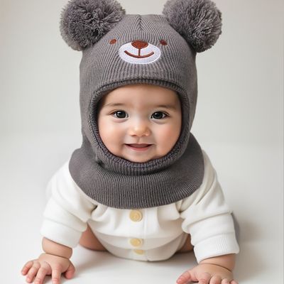 Cagoule bebe gris ourson sur bébé quatre pattes
