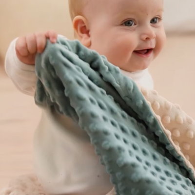 Couverture bébé d'emmaillotement bleue et rose | BubbleBlanket™ – Sécurité émotionnelle