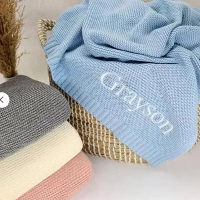 Couverture bebe personnalisée tricotée | LuckyMe™ – Brodée