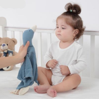 Doudou pour bébé coton bio oie | Mousseline™ – Évolution  des sens avec l'enfant
