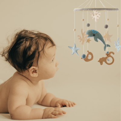 Mobile lit bébé | Petit dauphin-Présent