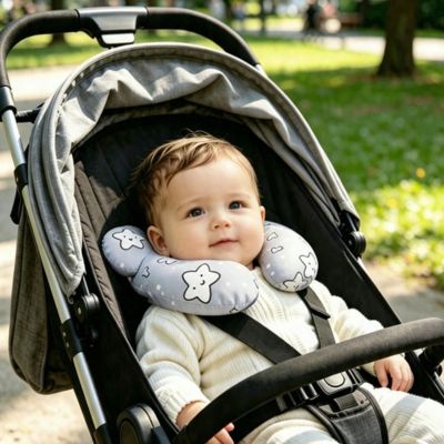Oreiller pour bébé en U Étoile | ErgoMagique™ – Bébé dans son nid douillet dans la poussette