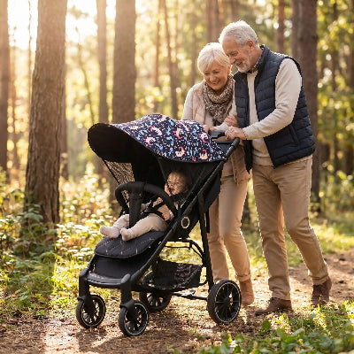 Pare-soleil pour poussette universelle | BabyDinos™ – Bébé dans les bois avec grands-parents conditions adaptables