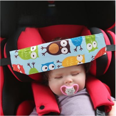 Support de tête réglable Hiboux bleu | RelaxBébé™ -Tout-petit serein qui fait la sieste en voiture