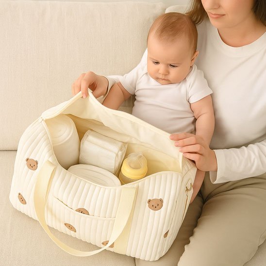 Sac à langer bébé beige ourson assis avec bébé et maman